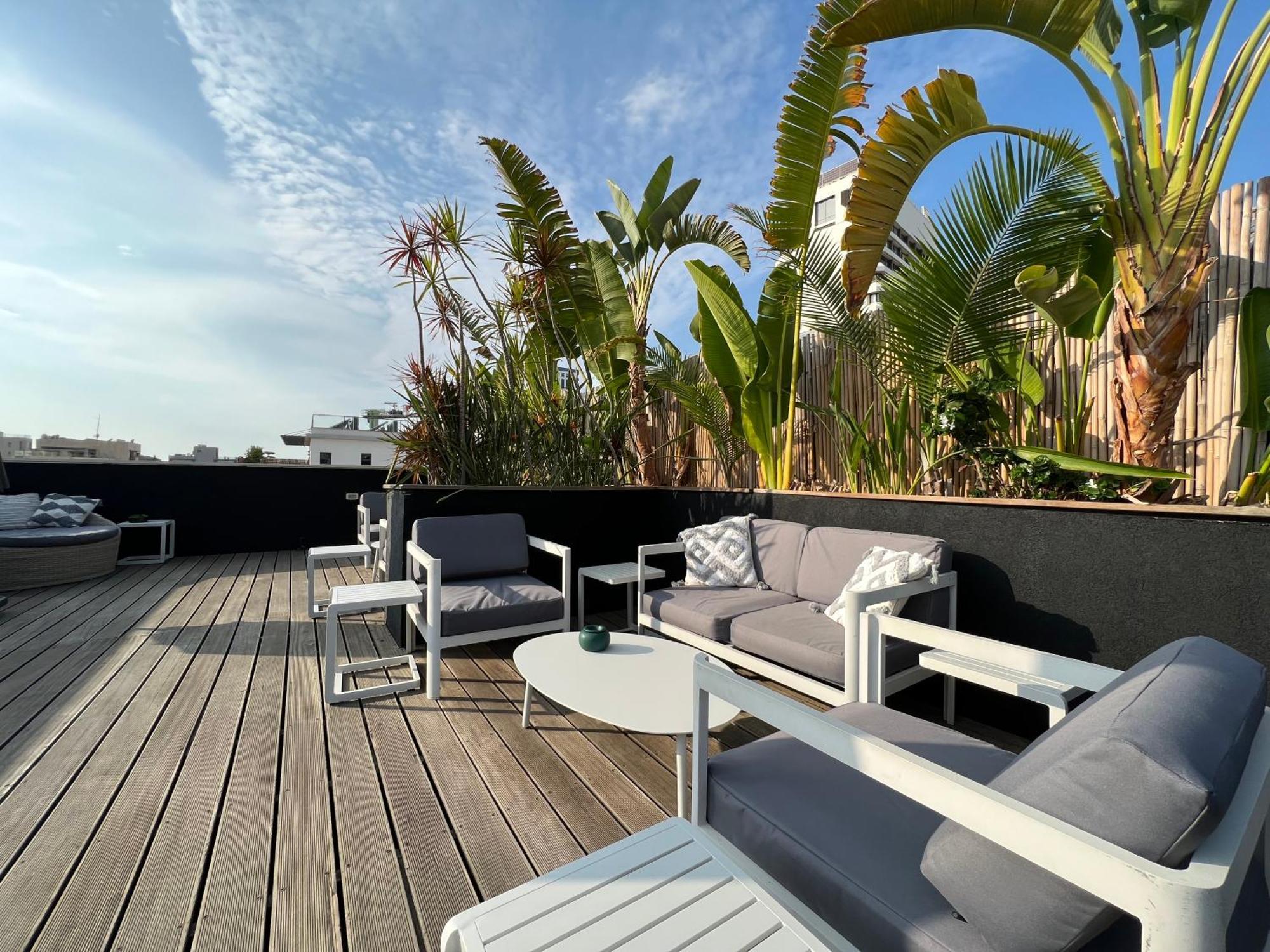 Beer Garden Hotel Tel Aviv Exterior photo