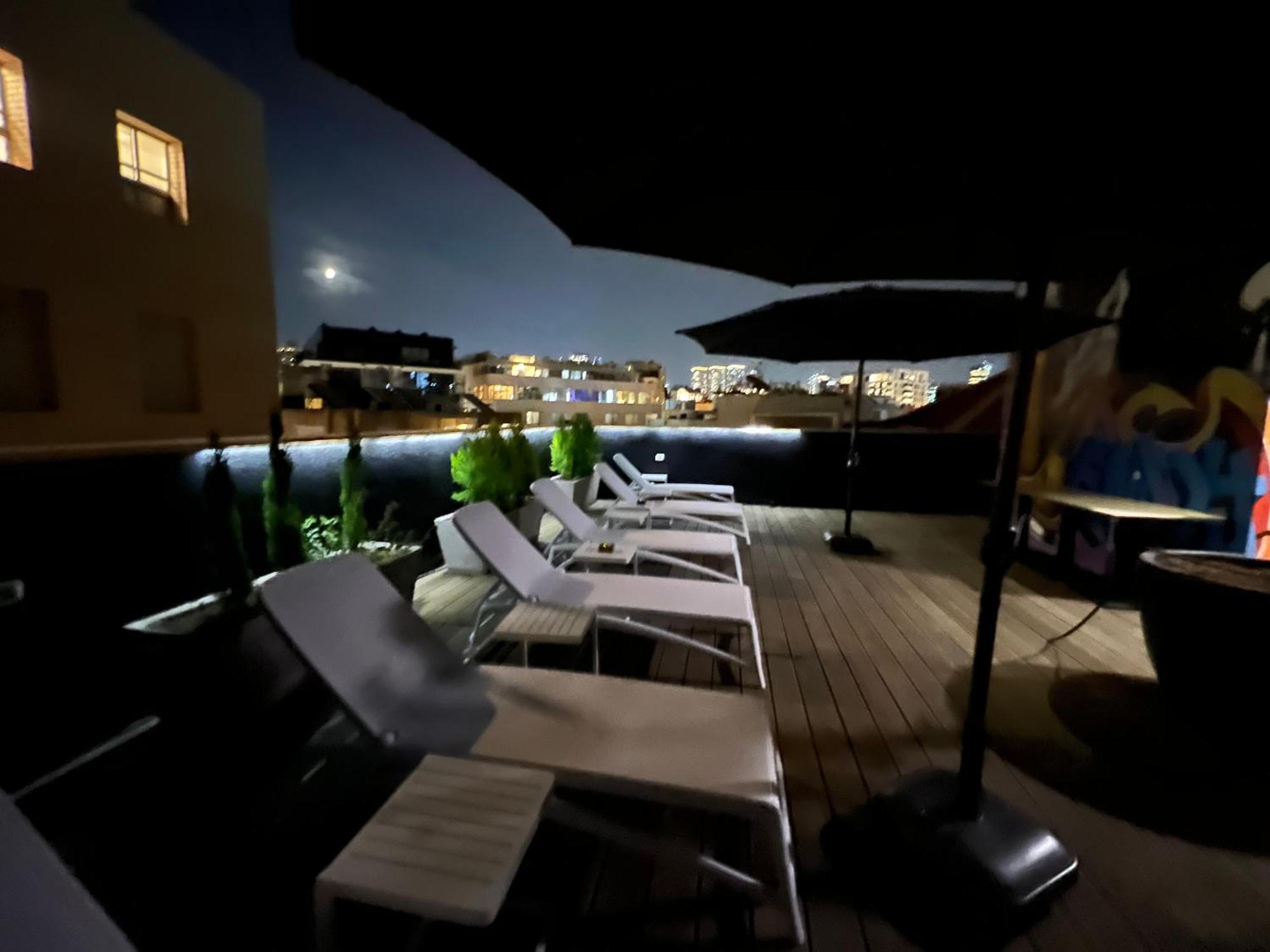 Beer Garden Hotel Tel Aviv Exterior photo